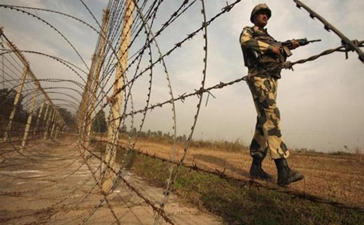 Pak troops fire 120 mm mortar bombs along LoC in Rajouri